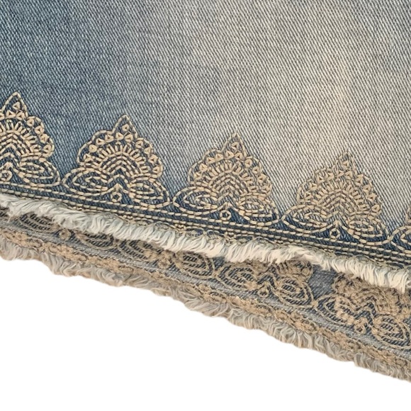 Lucky Brand 30” denim floral stitch edge raw hem low rise Malibu short - Picture 8 of 8